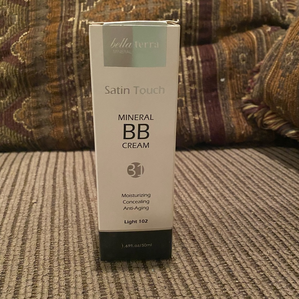 NIB Bella Terra Mineral BB Cream - Light